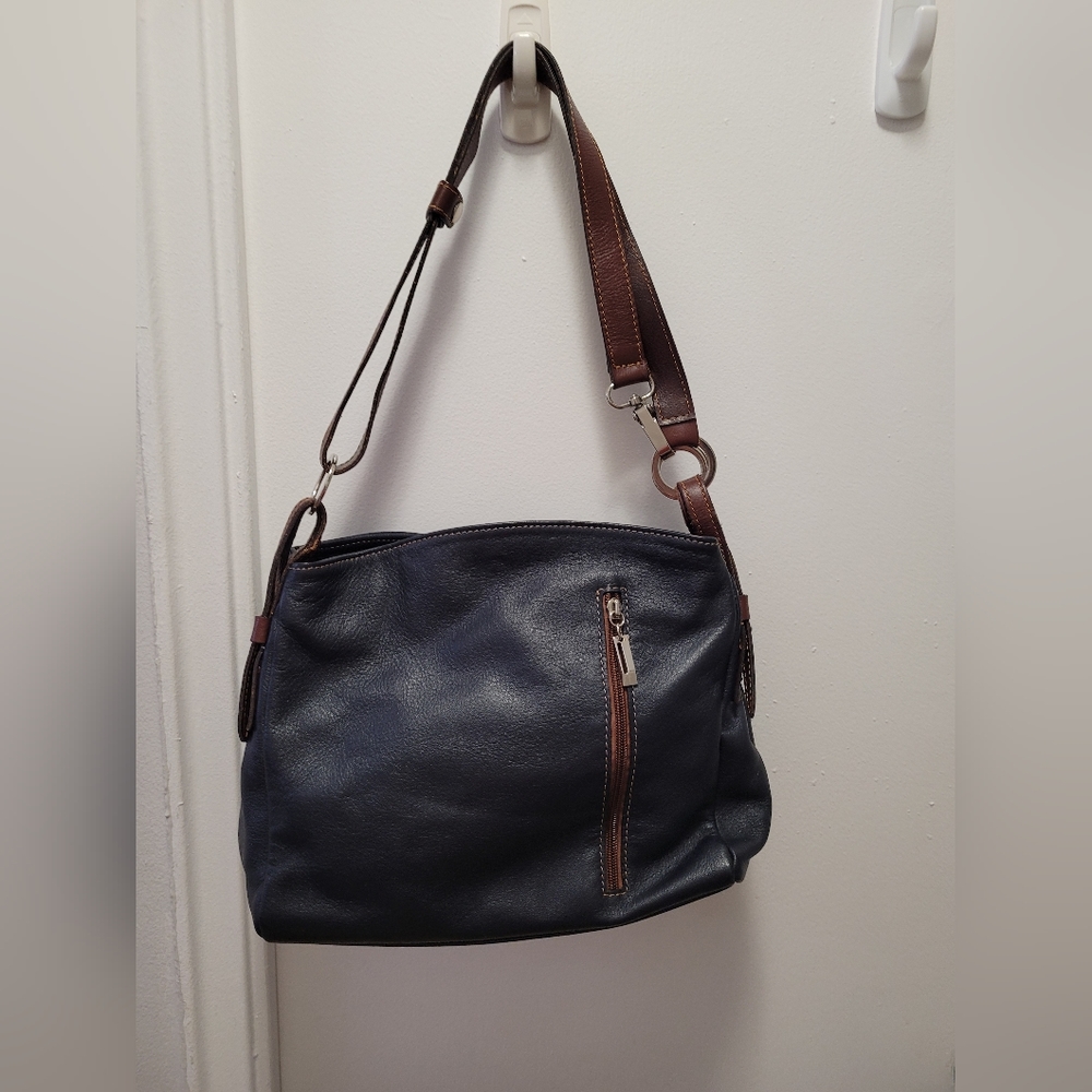Handcrafted Italian leather bag in navy